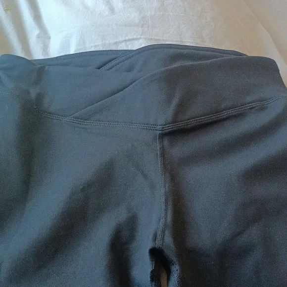 Fabletics Mid Rise Capri - Picture 5 of 11